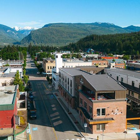 Basecamp Suites Revelstoke Exterior photo