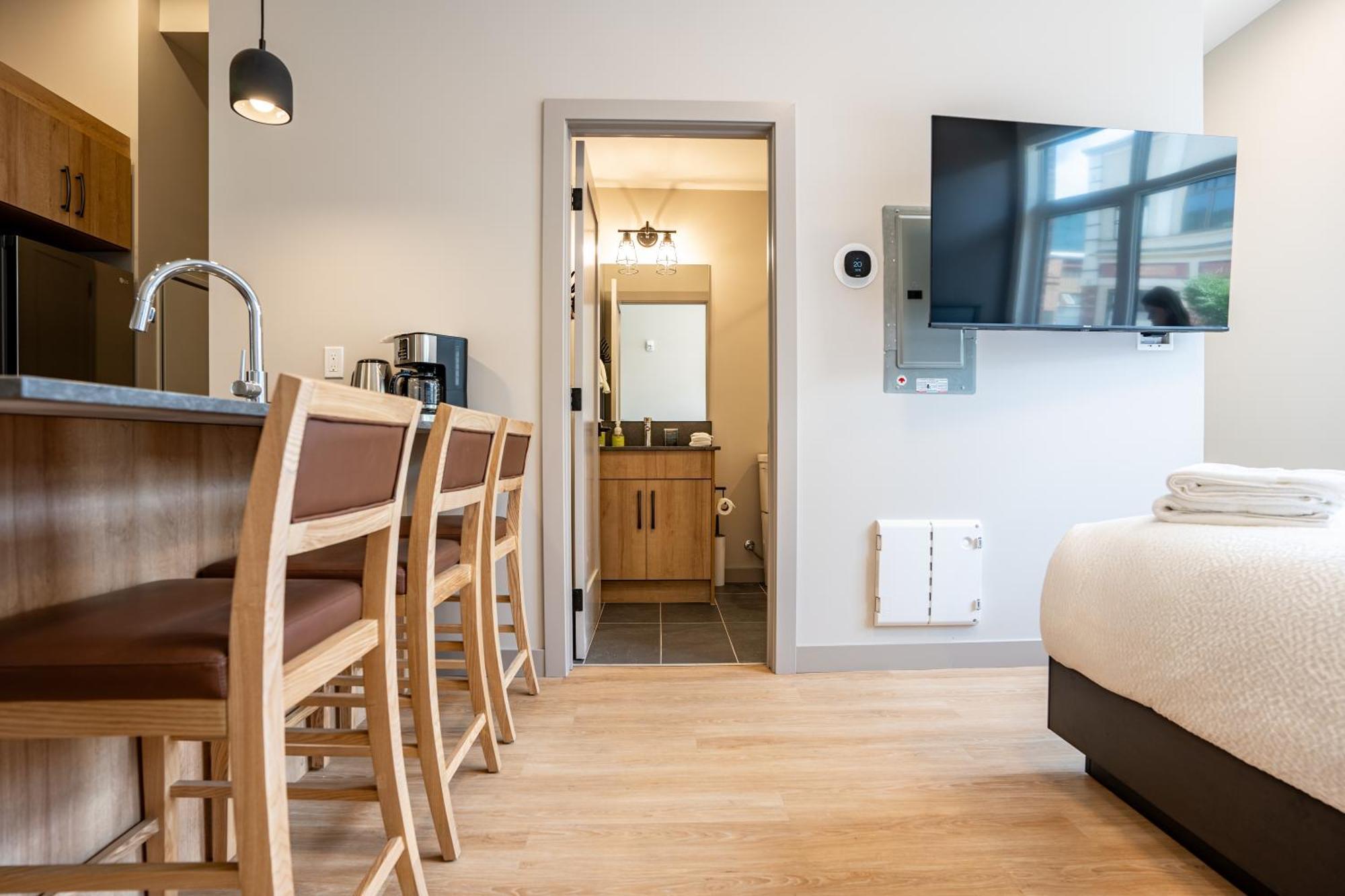Basecamp Suites Revelstoke Room photo
