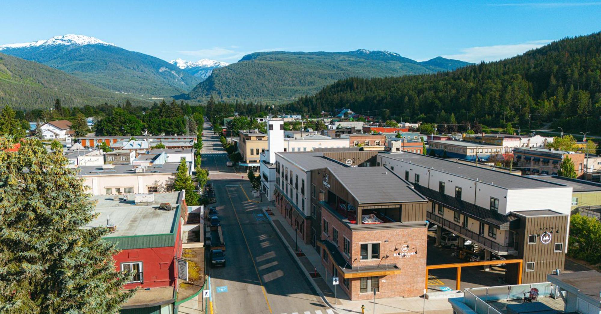 Basecamp Suites Revelstoke Exterior photo