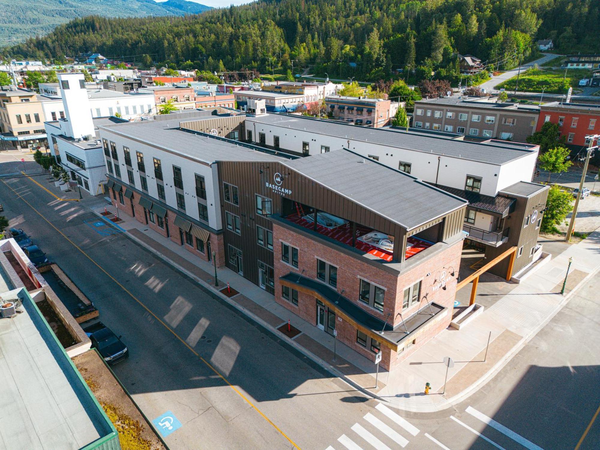 Basecamp Suites Revelstoke Exterior photo