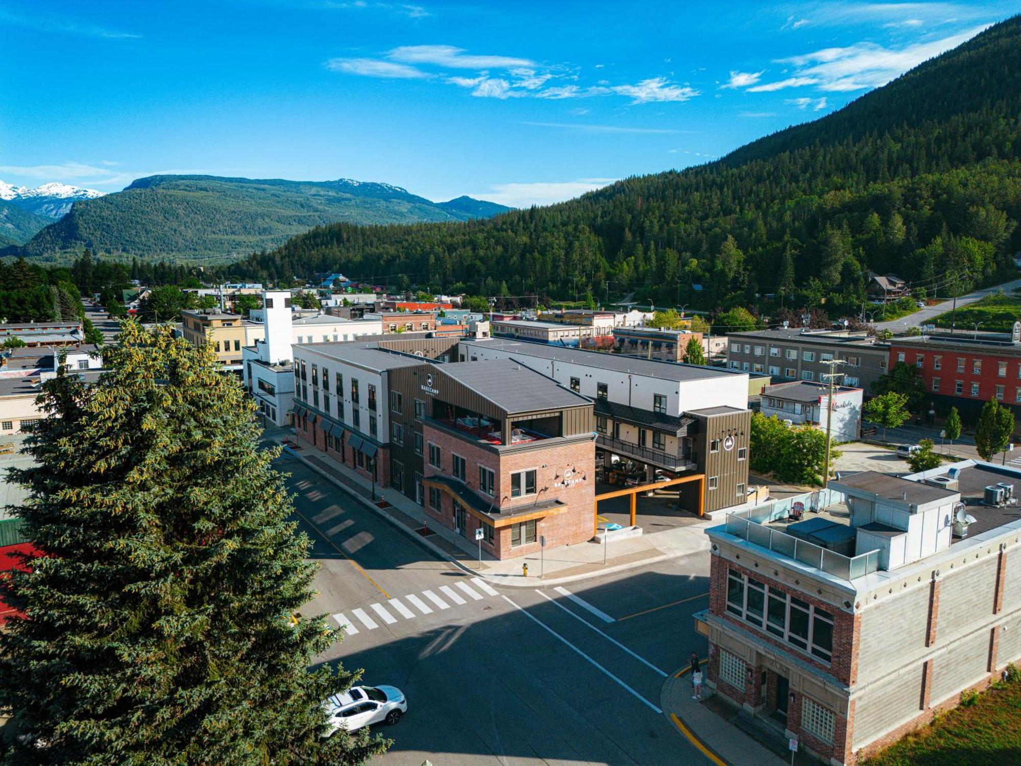 Basecamp Suites Revelstoke Exterior photo
