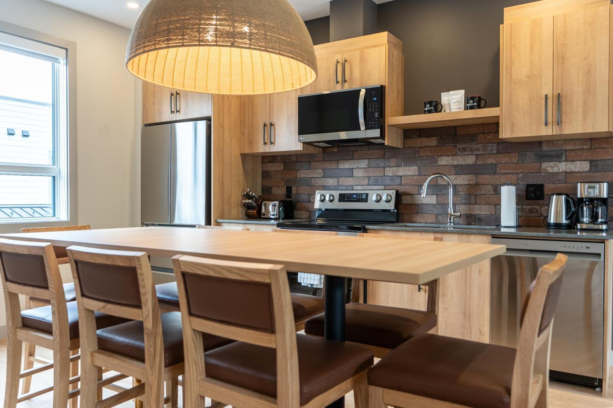 Basecamp Suites Revelstoke Exterior photo