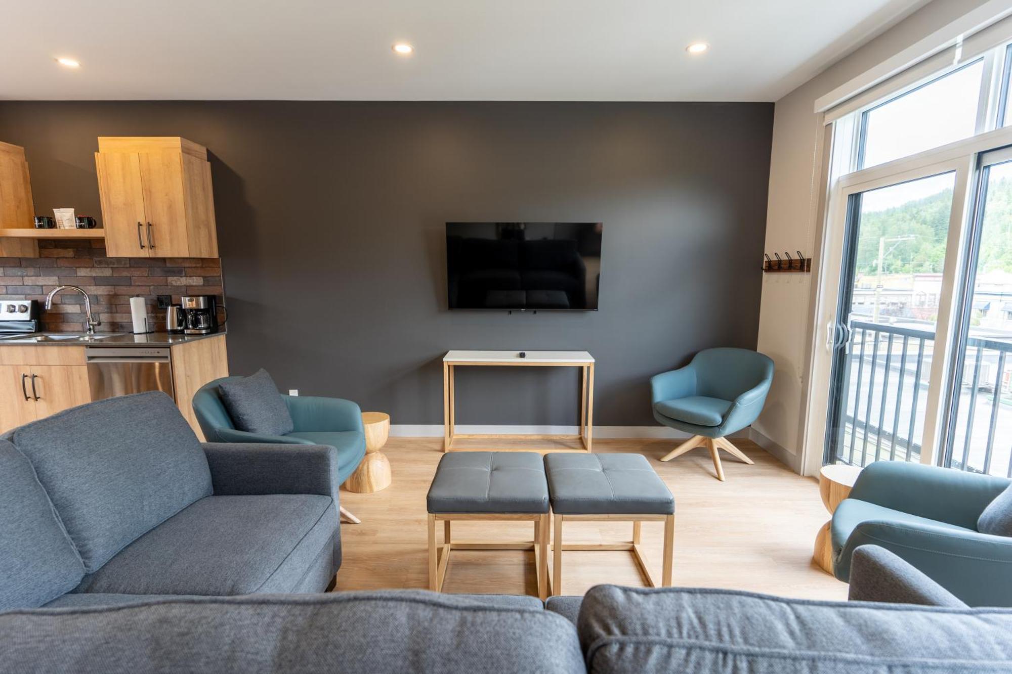 Basecamp Suites Revelstoke Room photo