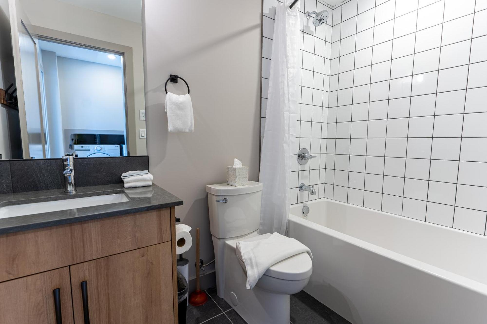 Basecamp Suites Revelstoke Room photo
