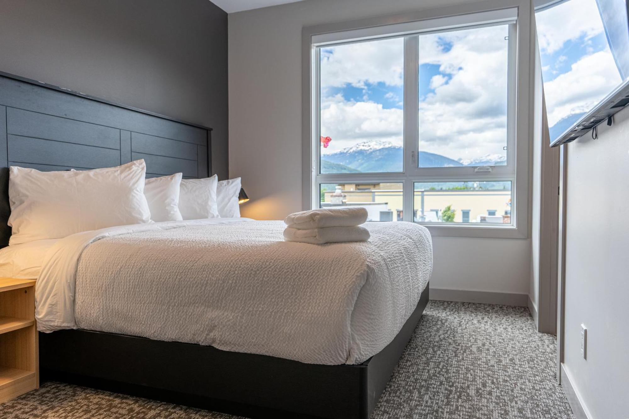 Basecamp Suites Revelstoke Exterior photo