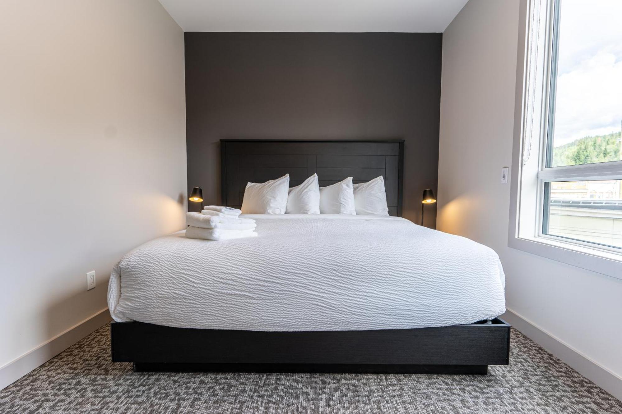 Basecamp Suites Revelstoke Room photo